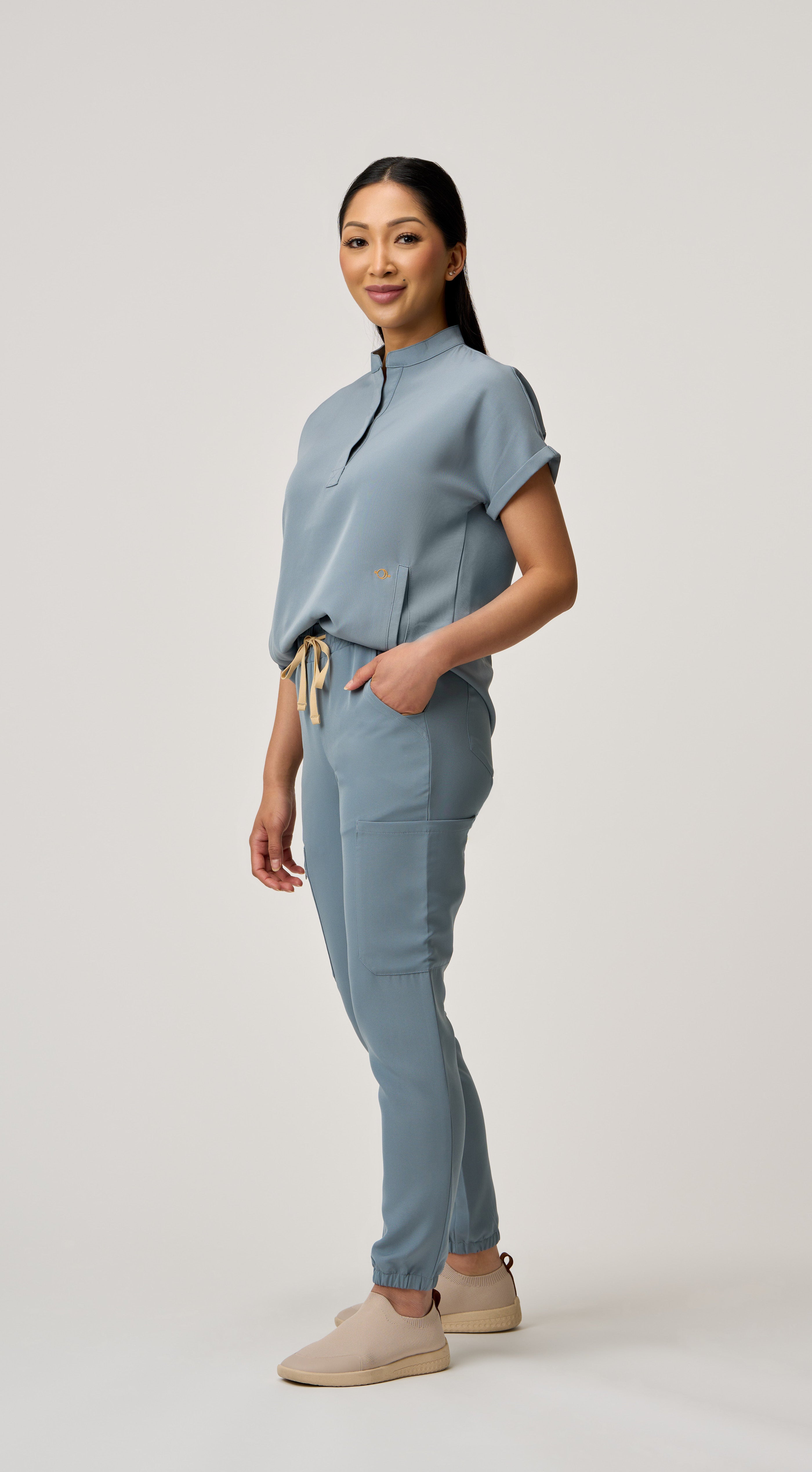 Nova 6-Pocket Scrub Jogger