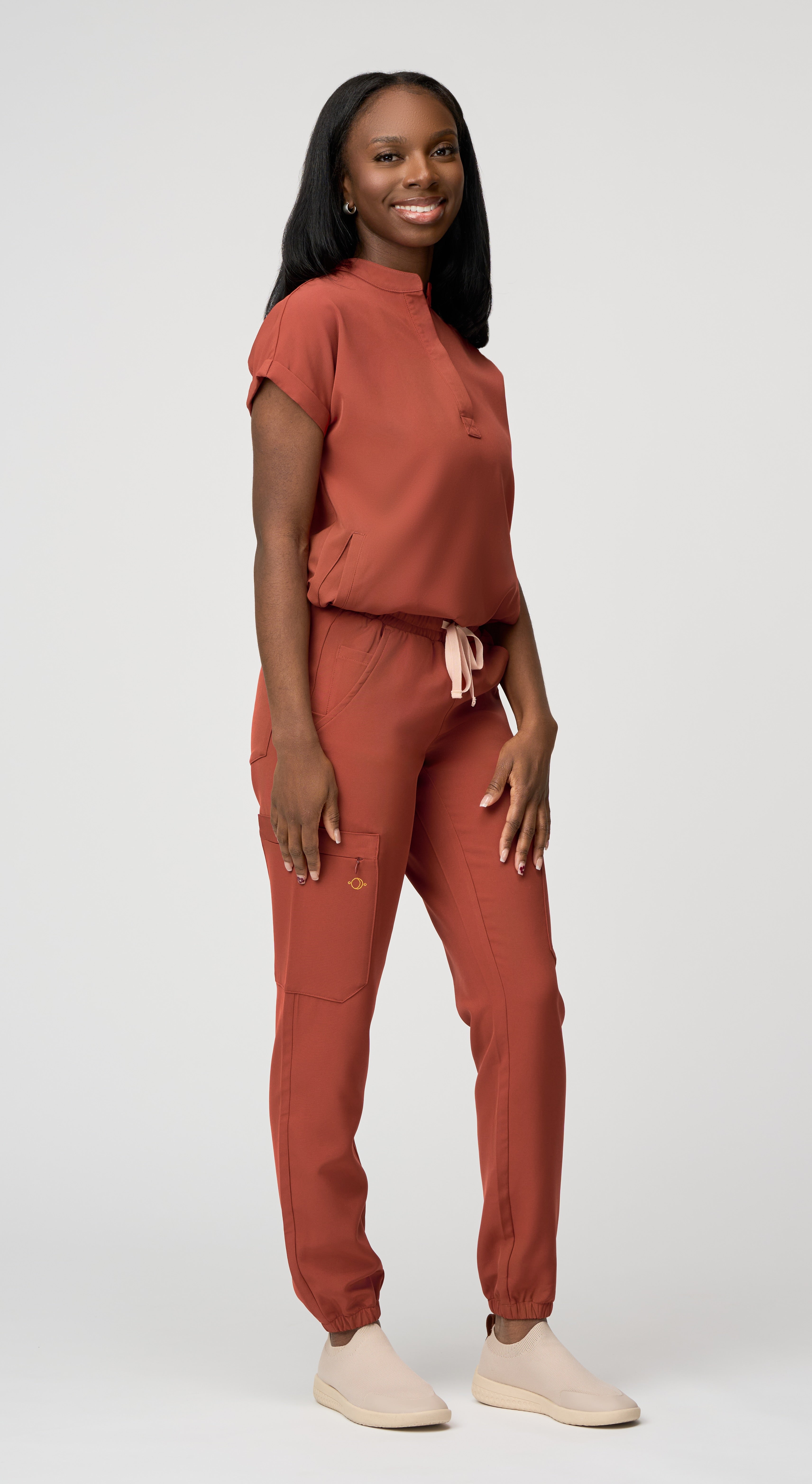 Nova 6-Pocket Scrub Jogger