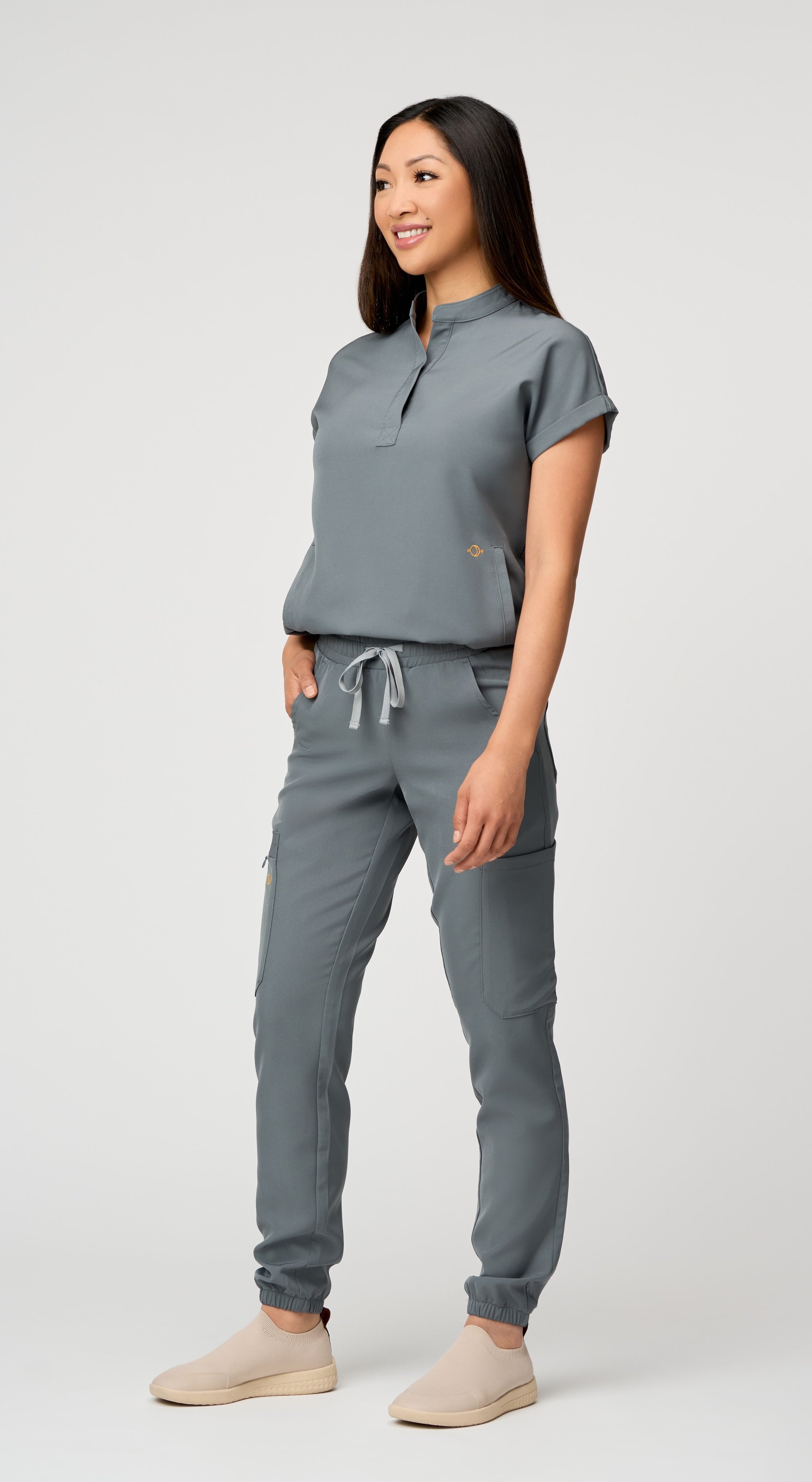 Nova 6-Pocket Scrub Jogger
